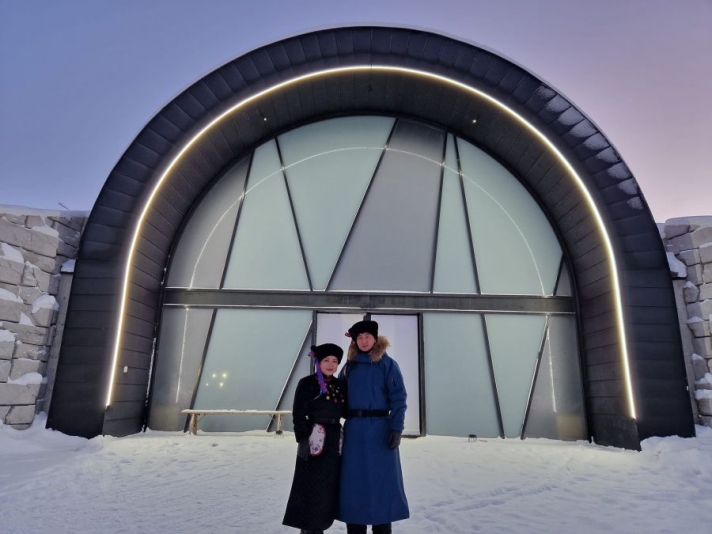Монгол уран бүтээлчид мөсөн зочид буудал урлажээ