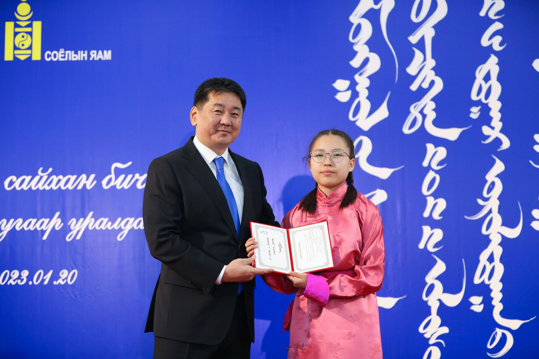 У.Хүрэлсүх: Монгол бичиг бол хүн төрөлхтний соёлын үнэт өв